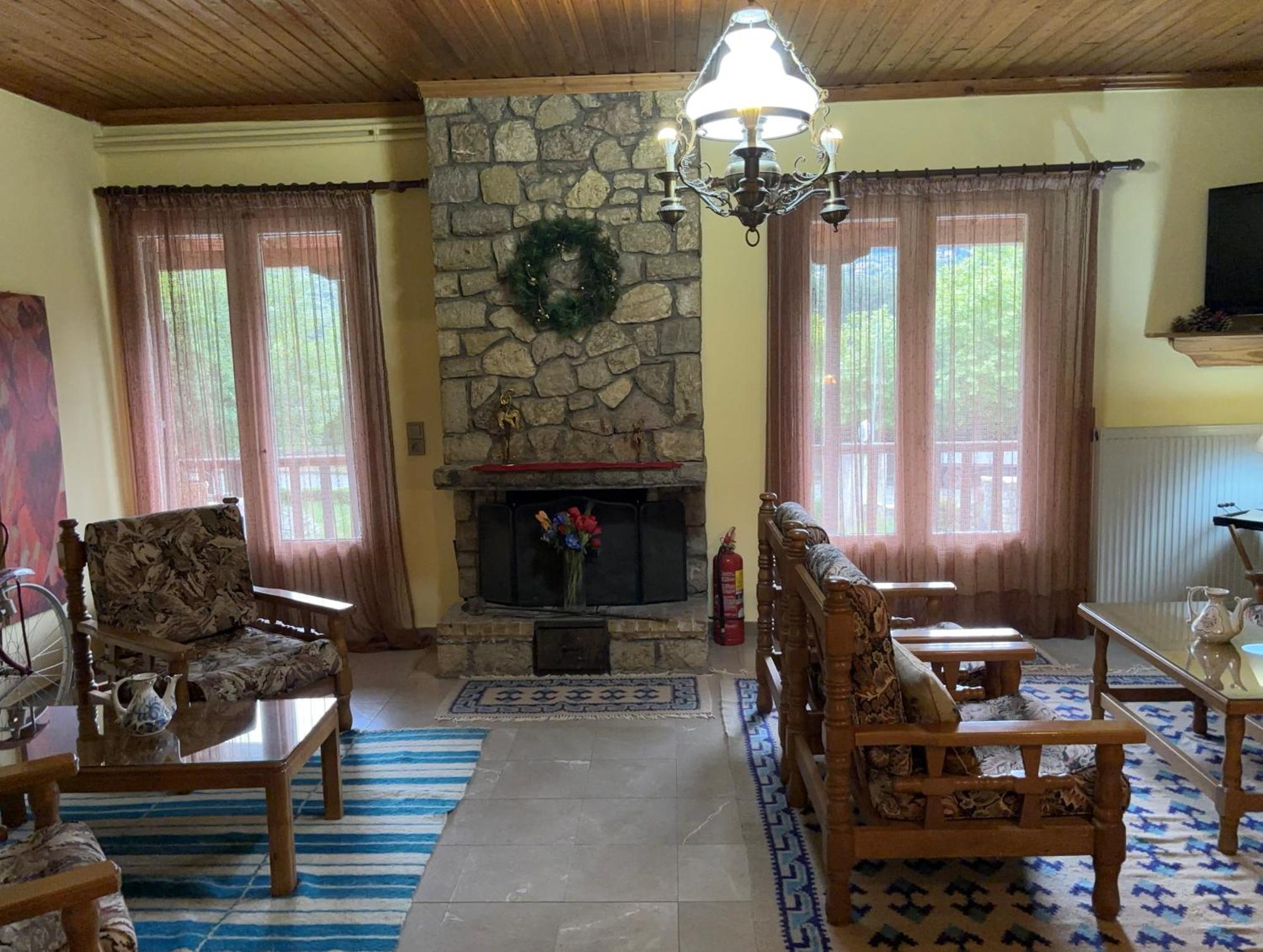 Guesthouse Sinoi Витина Екстериор снимка